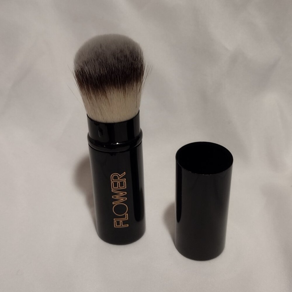 Flower || Retractable Makeup Brush